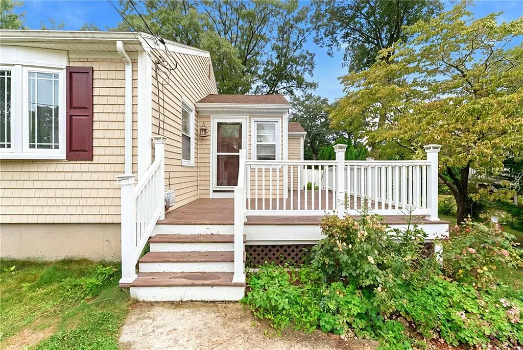 2 bed, 1.0 bath, 1172 sqft, $2,600 — Photo 2