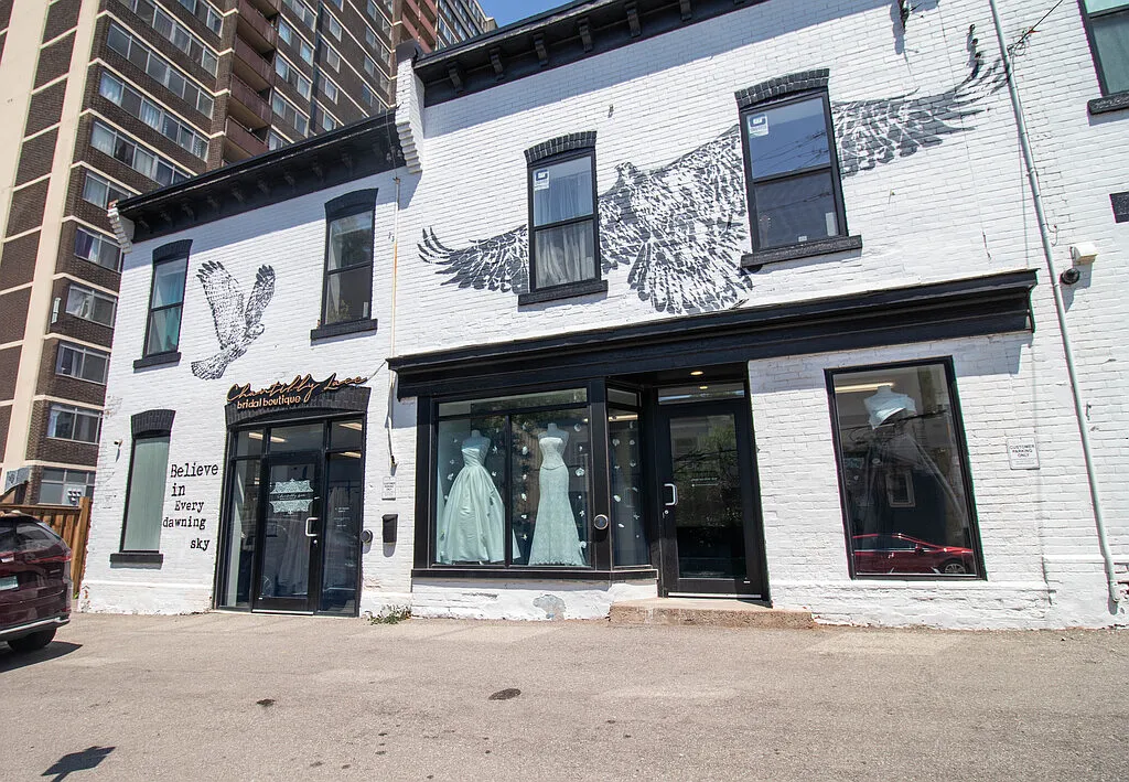 140 Caroline Street South — Photo 2