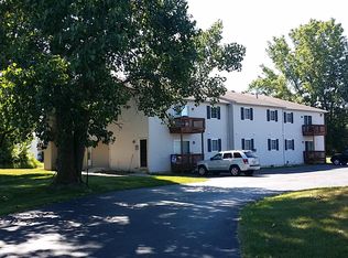 7491 Crosscreek Dr, Temperance, MI 48182