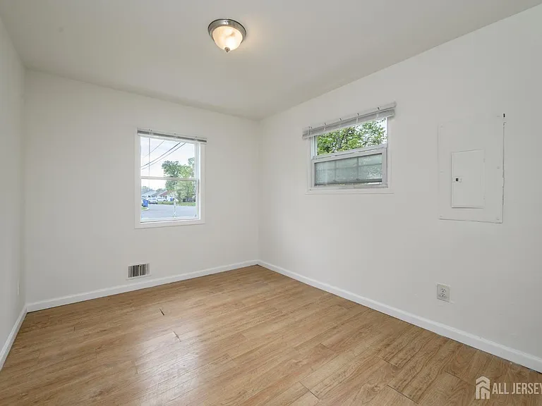 438 Belgrade St — Photo 11