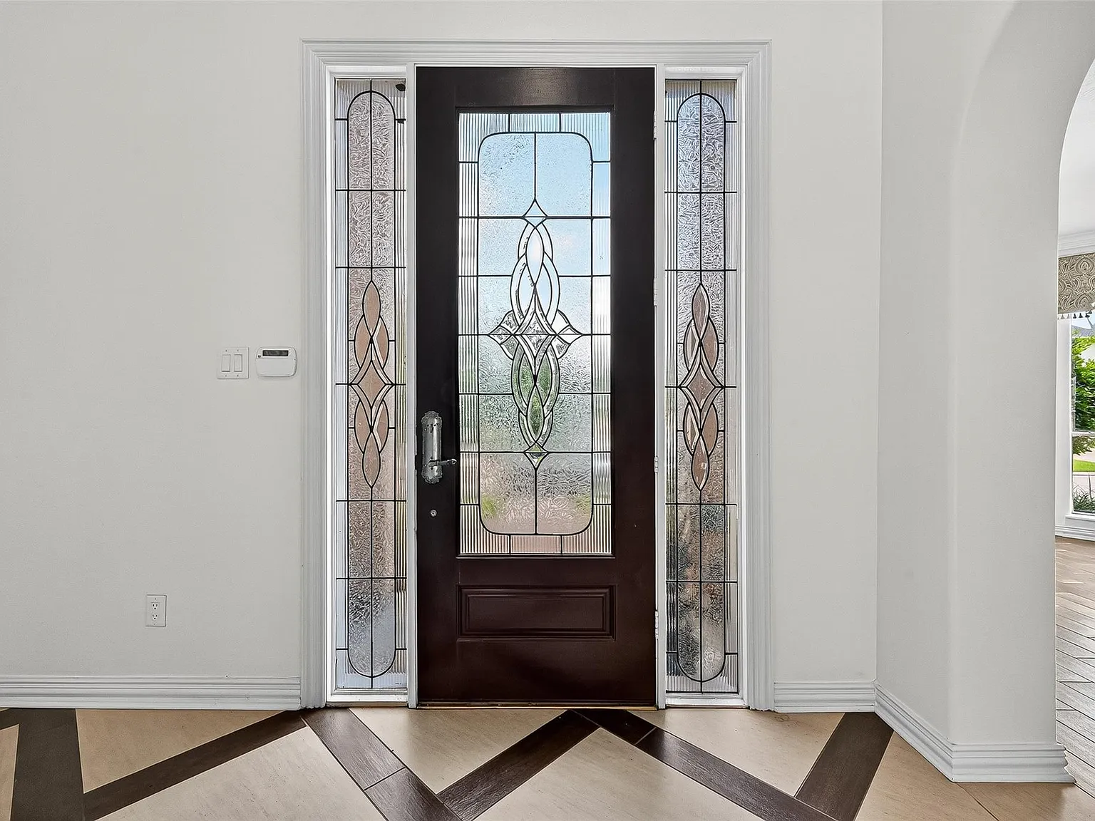 4 bed, 3.5 bath, 4009 sqft, $5,400 — Photo 3