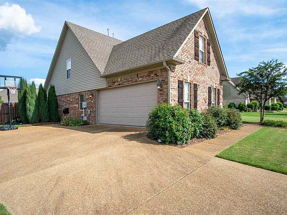 2nd image of 134 Hidden Valley Ln