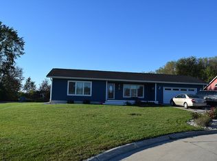 1124 Denver Pl SE, Orange City, IA 51041