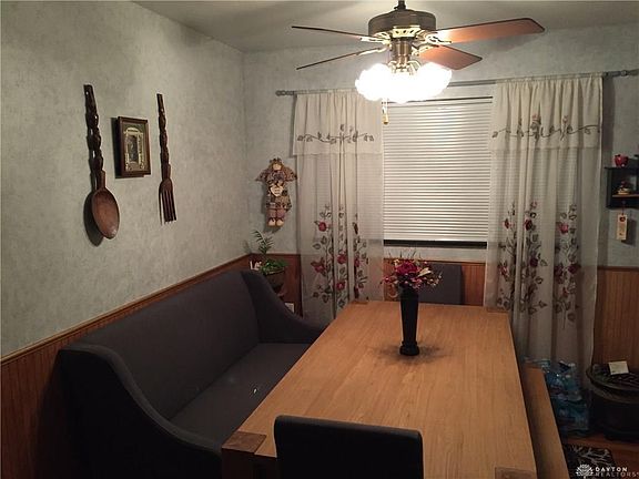 4th image of 139 Waverly Ave