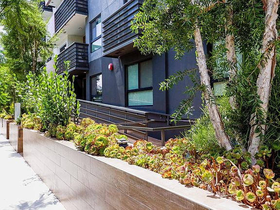 2nd image of 807 N Hudson Ave #205