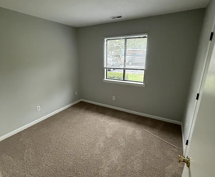 4554 N New Hope Rd — Photo 2