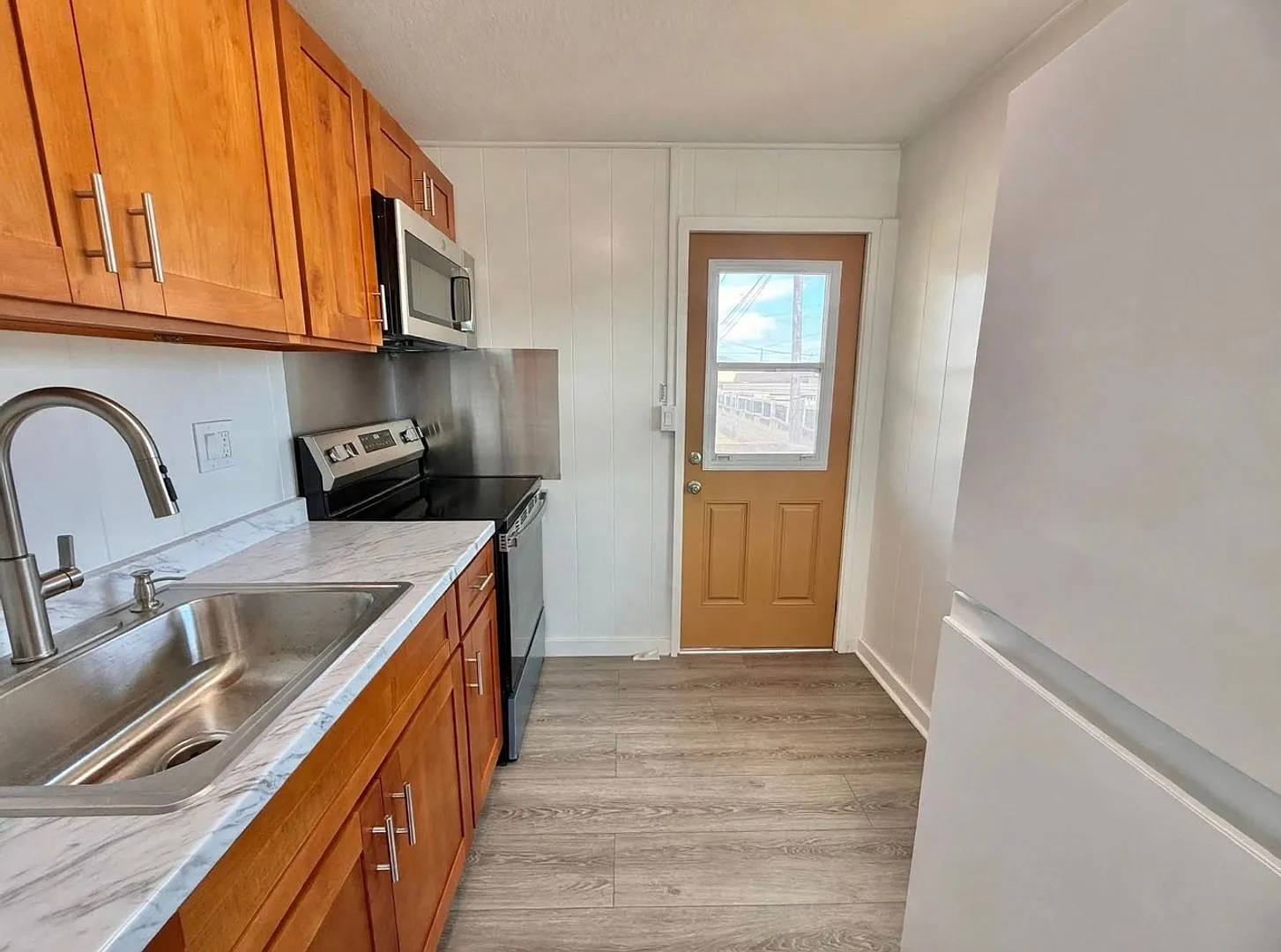 Newly Renovated 2 Bedroom / 1 Bathroom Cottage in Kahului! — Photo 2