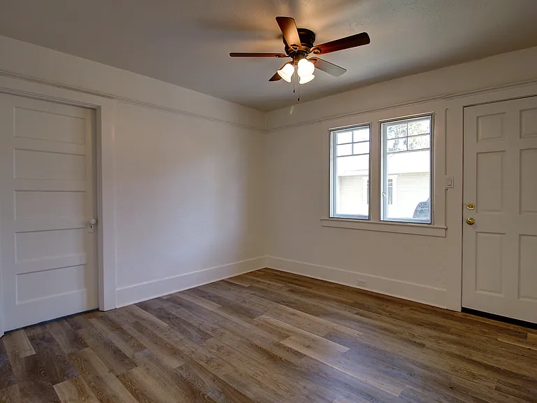 1619 Bath St — Photo 3
