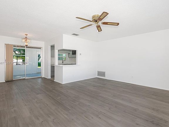 4th image of 340 Leisure Blvd