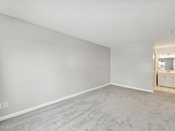 5th image of 1100 E Travelers Trl