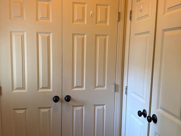 5th image of 1045 Grove St