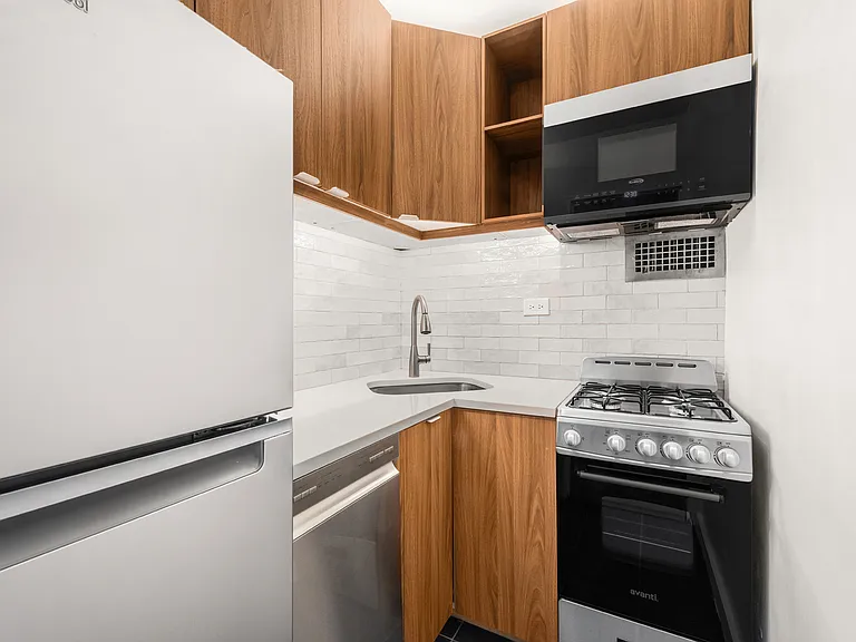 65 W 55th St #7E — Photo 3