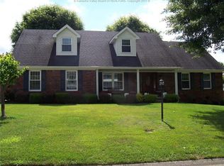 32 Sherwood Cir, Hurricane, WV 25526