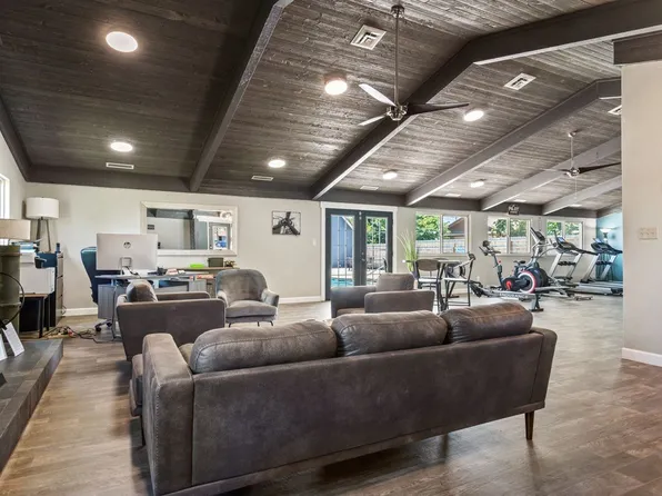 The Landing at Woodlawn Tower