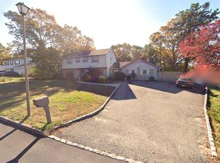 127 Wedgewood Dr, Coram, NY 11727
