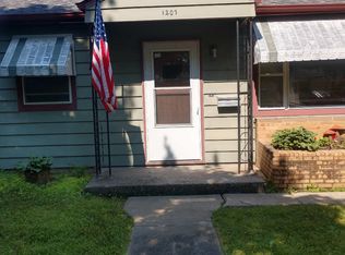 1207 Ash St, Iowa City, IA 52240