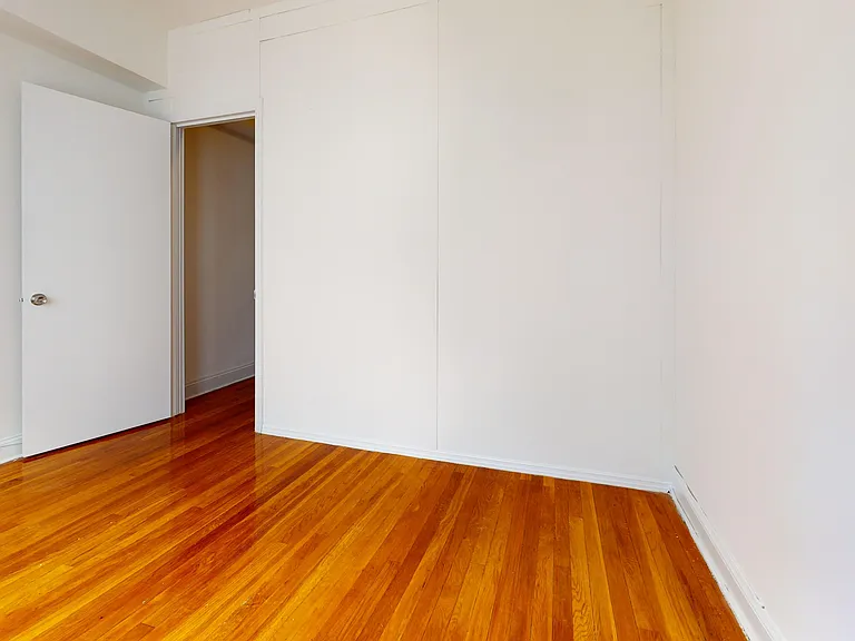 301 E 38th St #15J — Photo 11