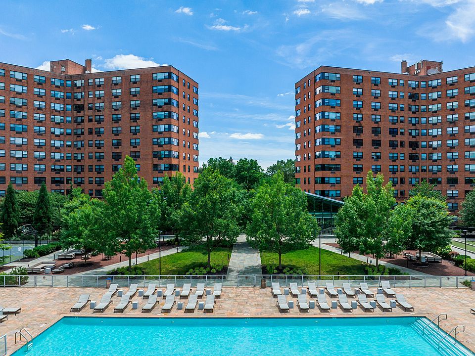 Rittenhouse Hill Pool & Tanning Deck