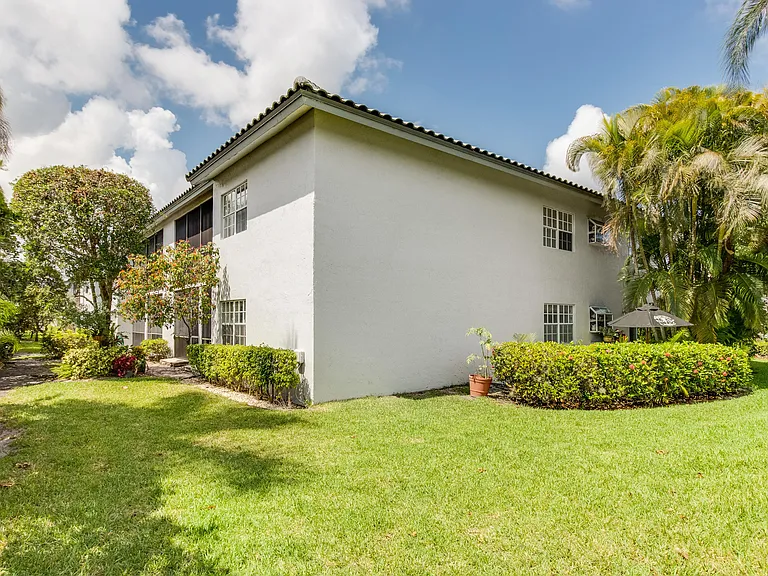 11706 Briarwood Cir #1 — Photo 46