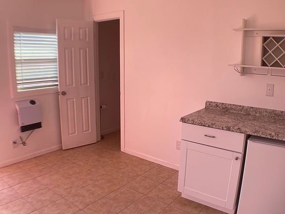 5th image of 2200 N Osage Ave #4