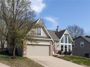 4711 Roundtree Ct, Shawnee, KS 66226