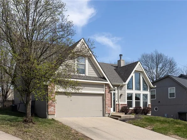 4711 Roundtree Ct, Shawnee, KS 66226