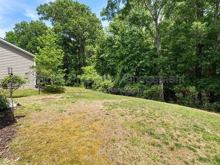 1141 Hammond Dr — Photo 34