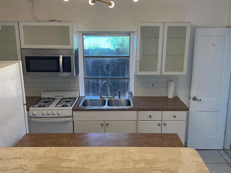 1425 Madison St #C — Photo 9