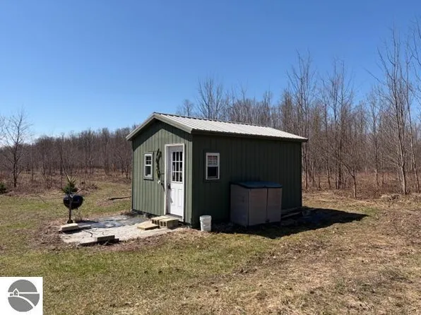 8204 Twin Lake Rd NE, Mancelona, MI 49659
