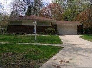 29661 Chelmsford Rd, Southfield, MI 48076