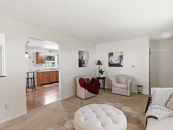 4th image of 22 Chad Cir