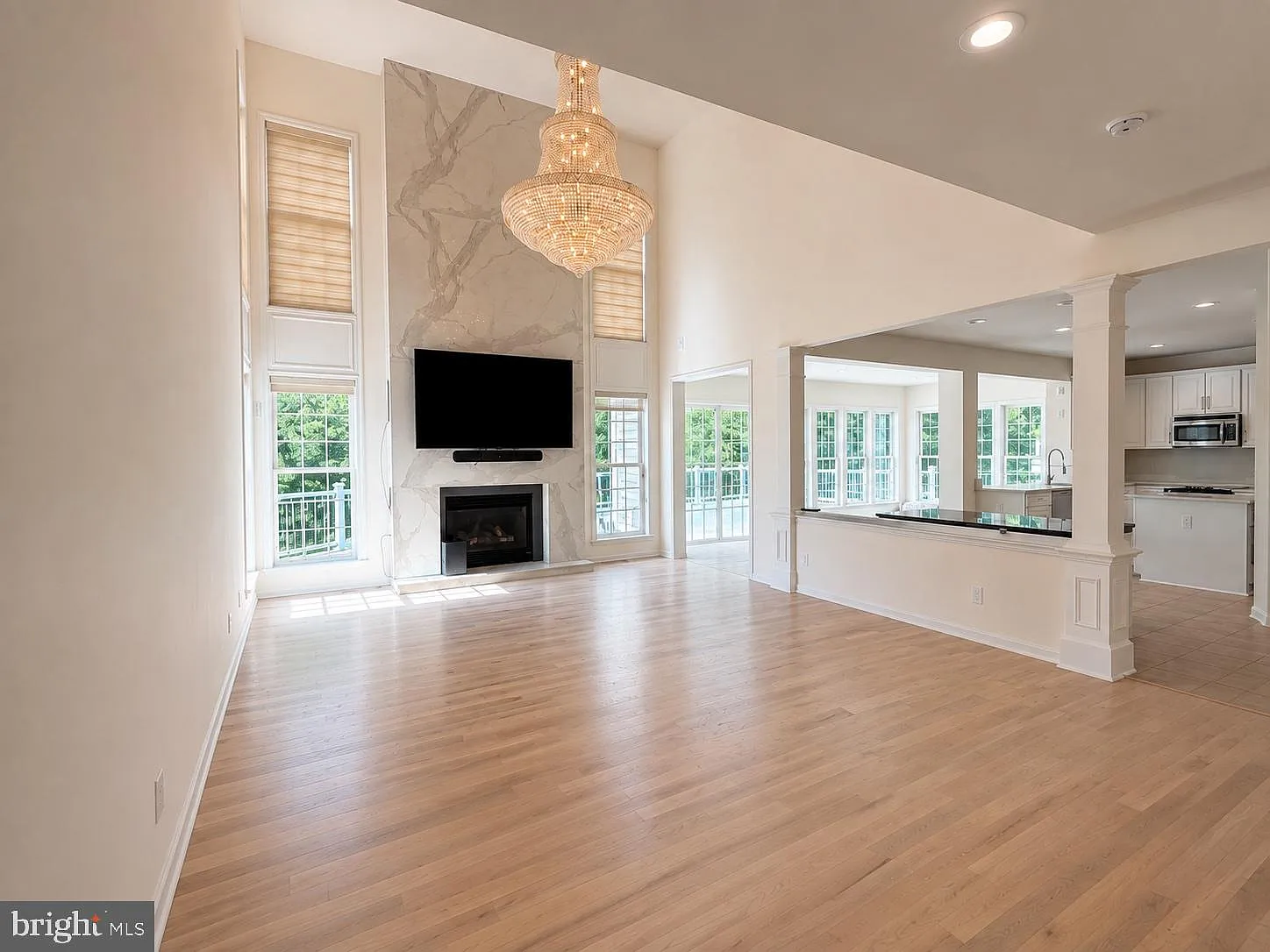 5 bed, 4.5 bath, 4513 sqft, $5,395 — Photo 4