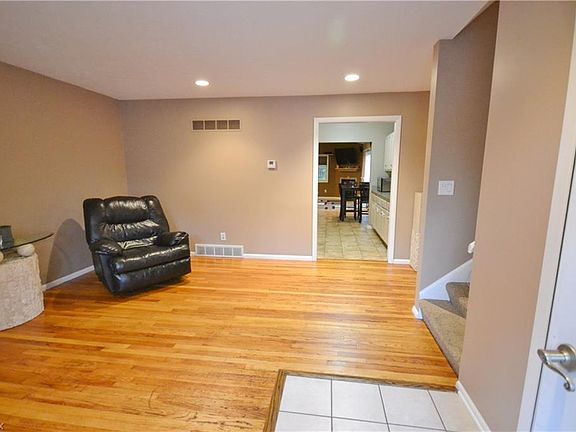 2nd image of 6434 Glenallen Ave