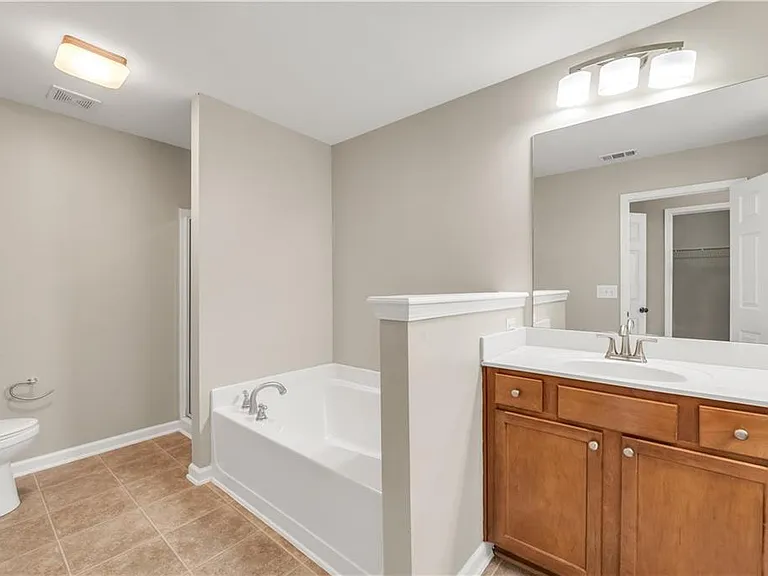 501 Grove Field Ct — Photo 41