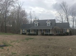 3075 Old Huntingdon Rd, Lexington, TN 38351