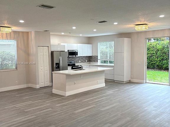 3rd image of 1528 Salerno Cir