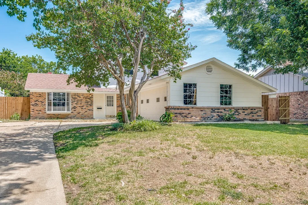 4728 Shands Dr photo 1