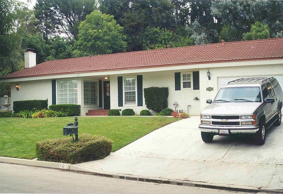 Front of 6 Vista Real, RHE, CA