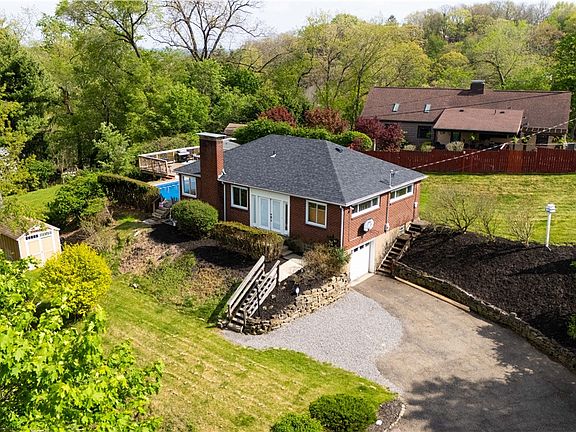 2nd image of 105 Parkview Rd