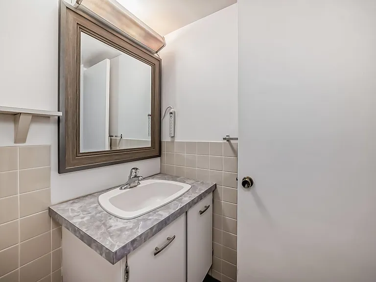 13910 Stony Plain Rd NW — Photo 30