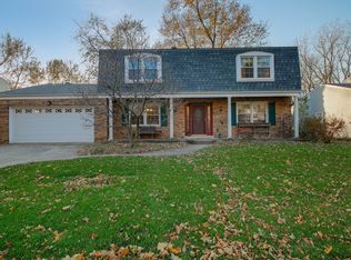 1582 Leabrook Ln, Wheaton, IL 60189