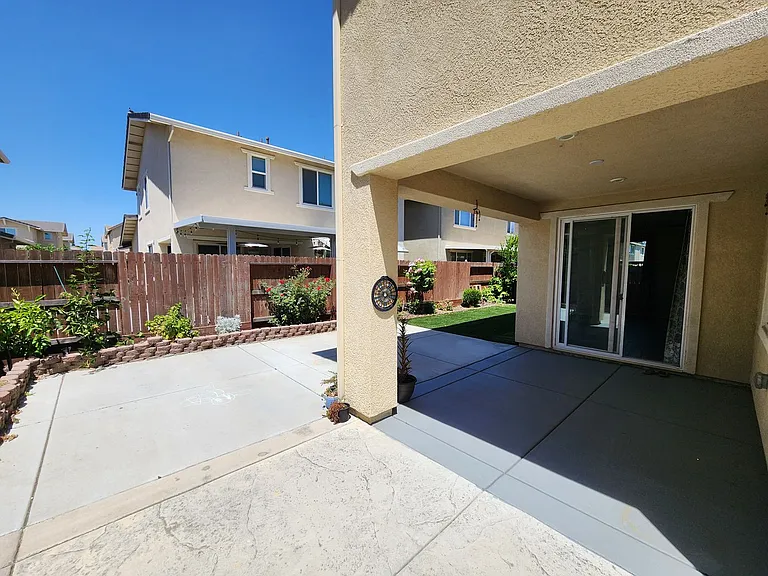 4549 Maple Crest St — Photo 33