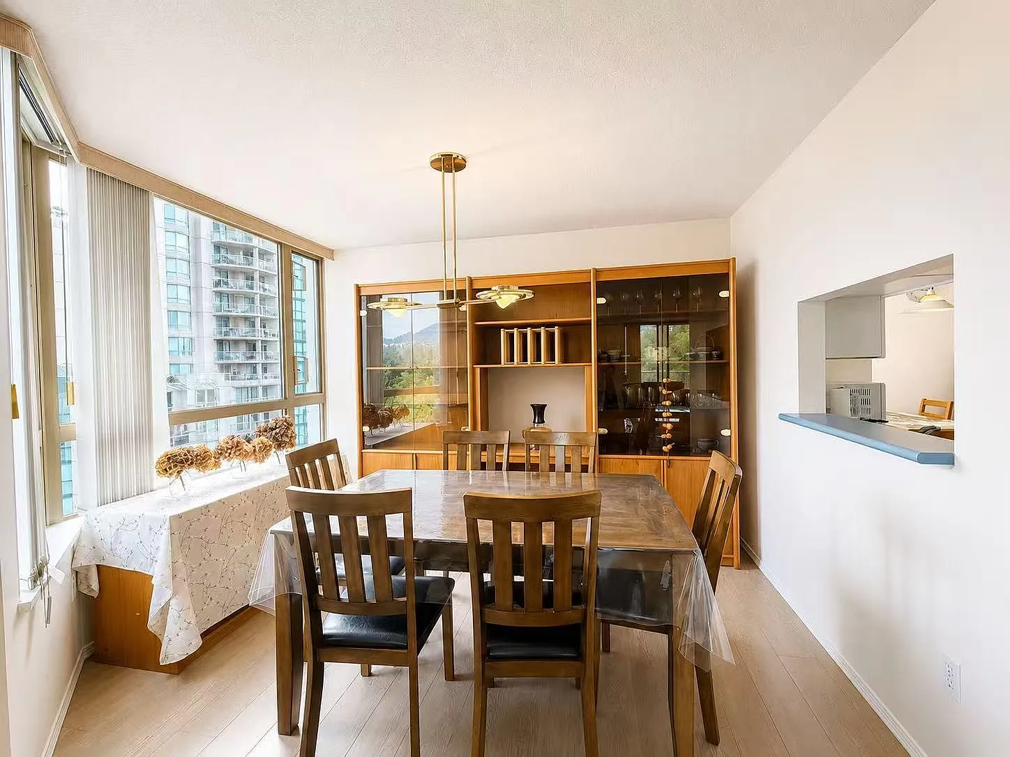 2 bed, 1300 sqft, $2,900 — Photo 3