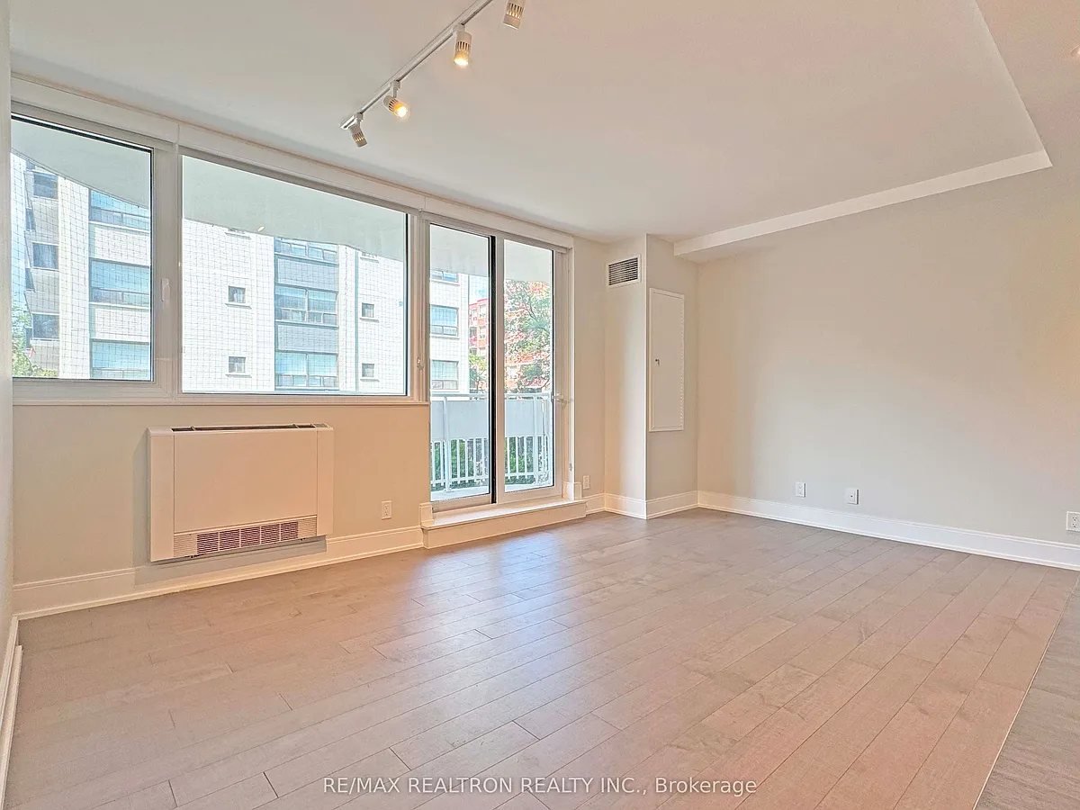 Building Photo - 11 Walmer Rd #203