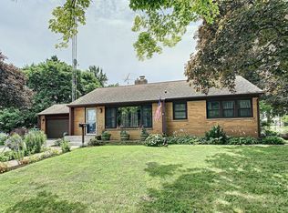 425 W Todd Ave, Woodstock, IL 60098