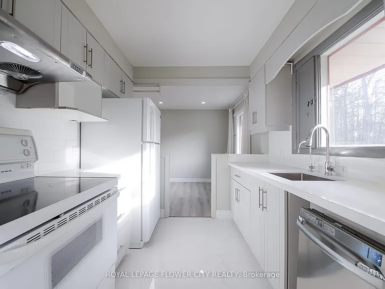 7555 Old Church Rd — Photo 10