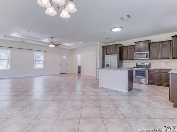 493 CR 6868 E, Natalia, TX 78059