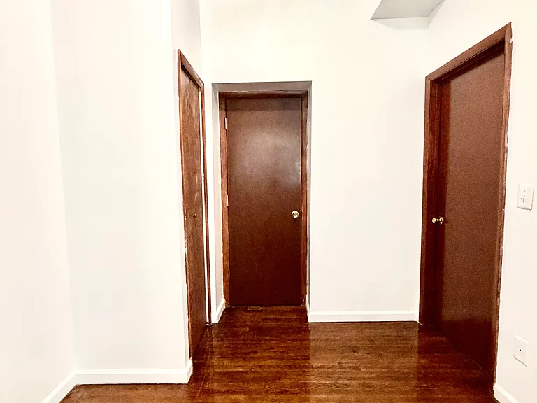 1829 N Port St — Photo 10