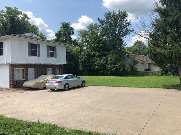 3rd image of 340 Snyder Ave