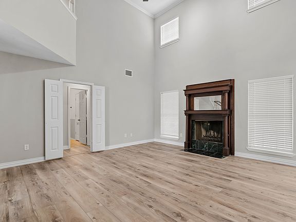 2nd image of 421 W Windsor Dr